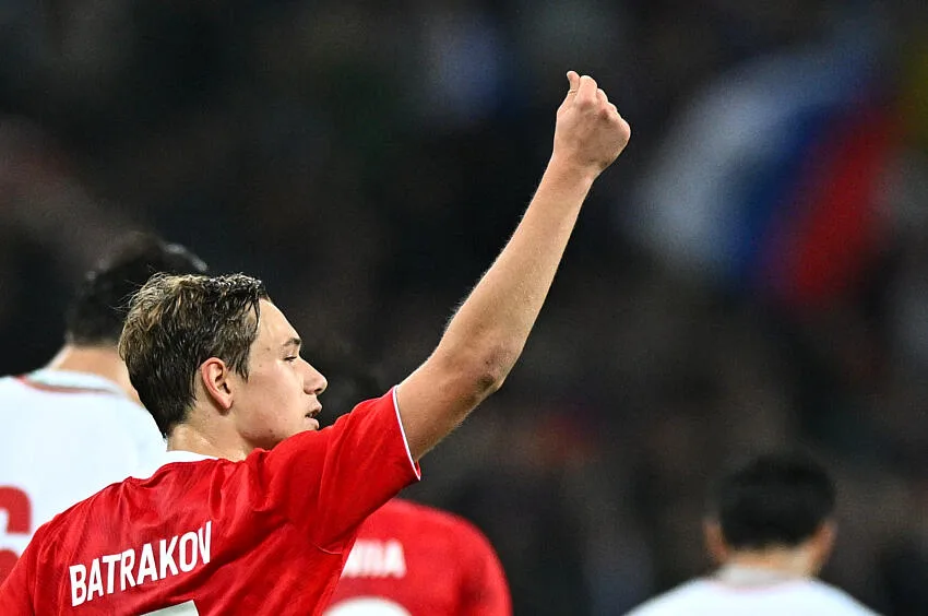 Mercato  PSG : Devant les cadors européens, Paris rafle la mise pour Aleksey Batrakov