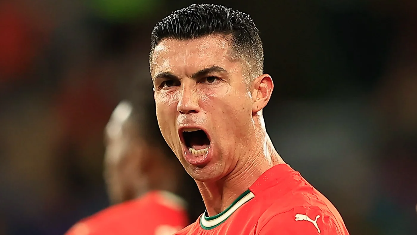 PSG : ''Garde cette flamme allumée'', le magnifique geste de Cristiano Ronaldo pour Khvicha Kvaratskhelia