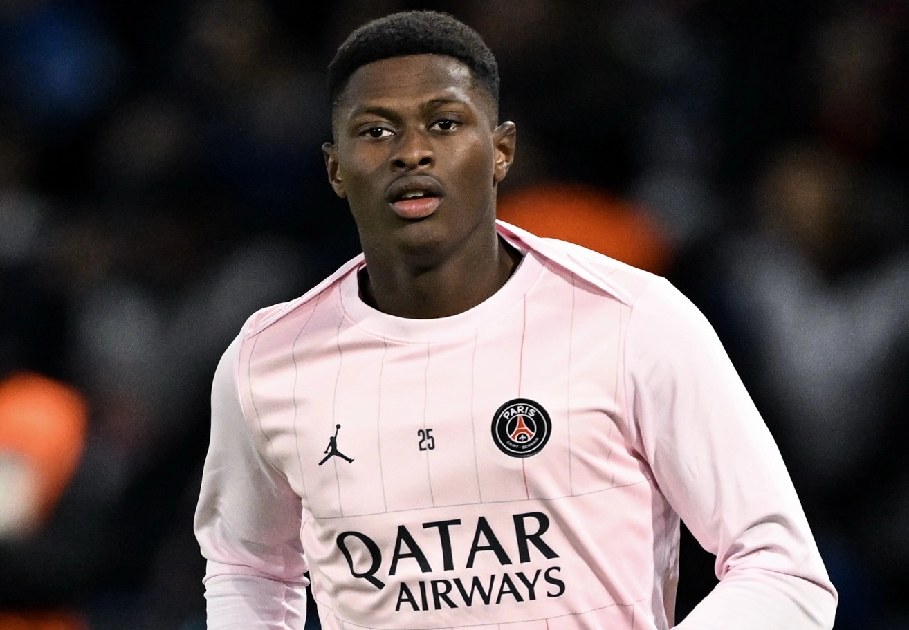 Lens PSG : Le coup de gueule de Pierre Ménès après la suspension infligée à Nuno Mendes