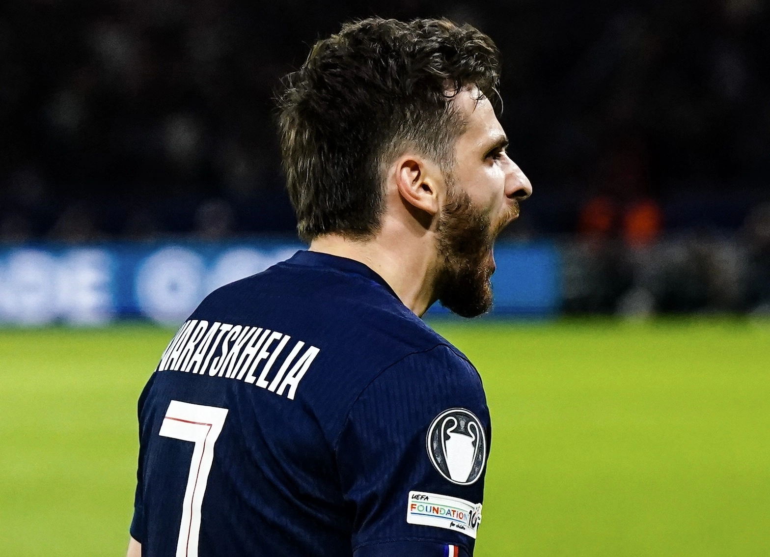 Mercato  PSG : Les nouvelles révélations de Fabrizio Romano sur le futur de Khvicha Kvaratskhelia