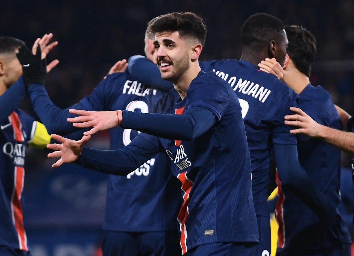 PSG : Lucas Beraldo, une alternative au milieu de terrain ? La réponse très directe de Laurent Perrin