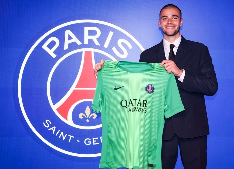 PSG : Lucas Chevalier, ses premiers mots pour Paris