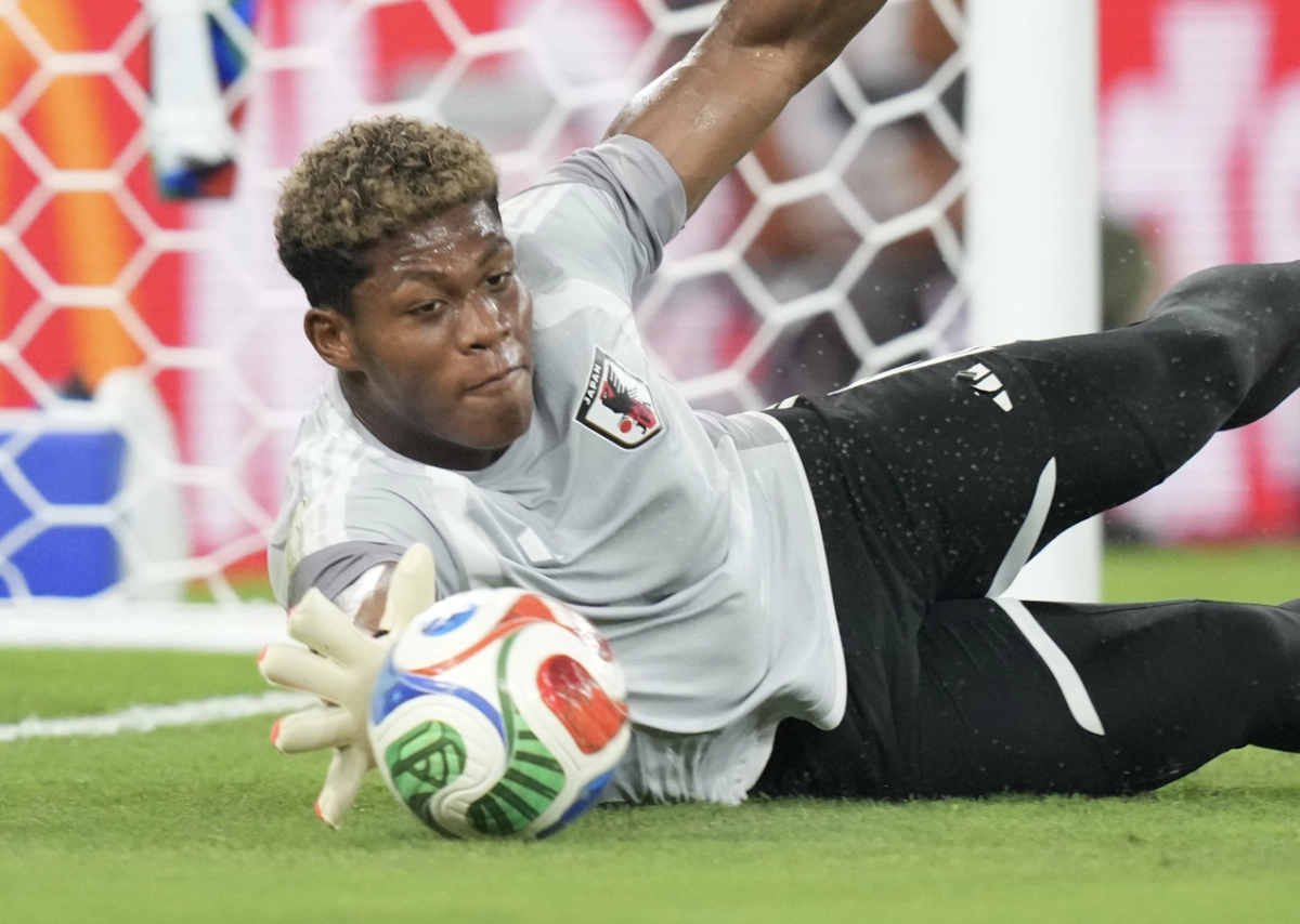 Mercato  PSG : Luis Campos passe la vitesse supérieure pour Zion Suzuki