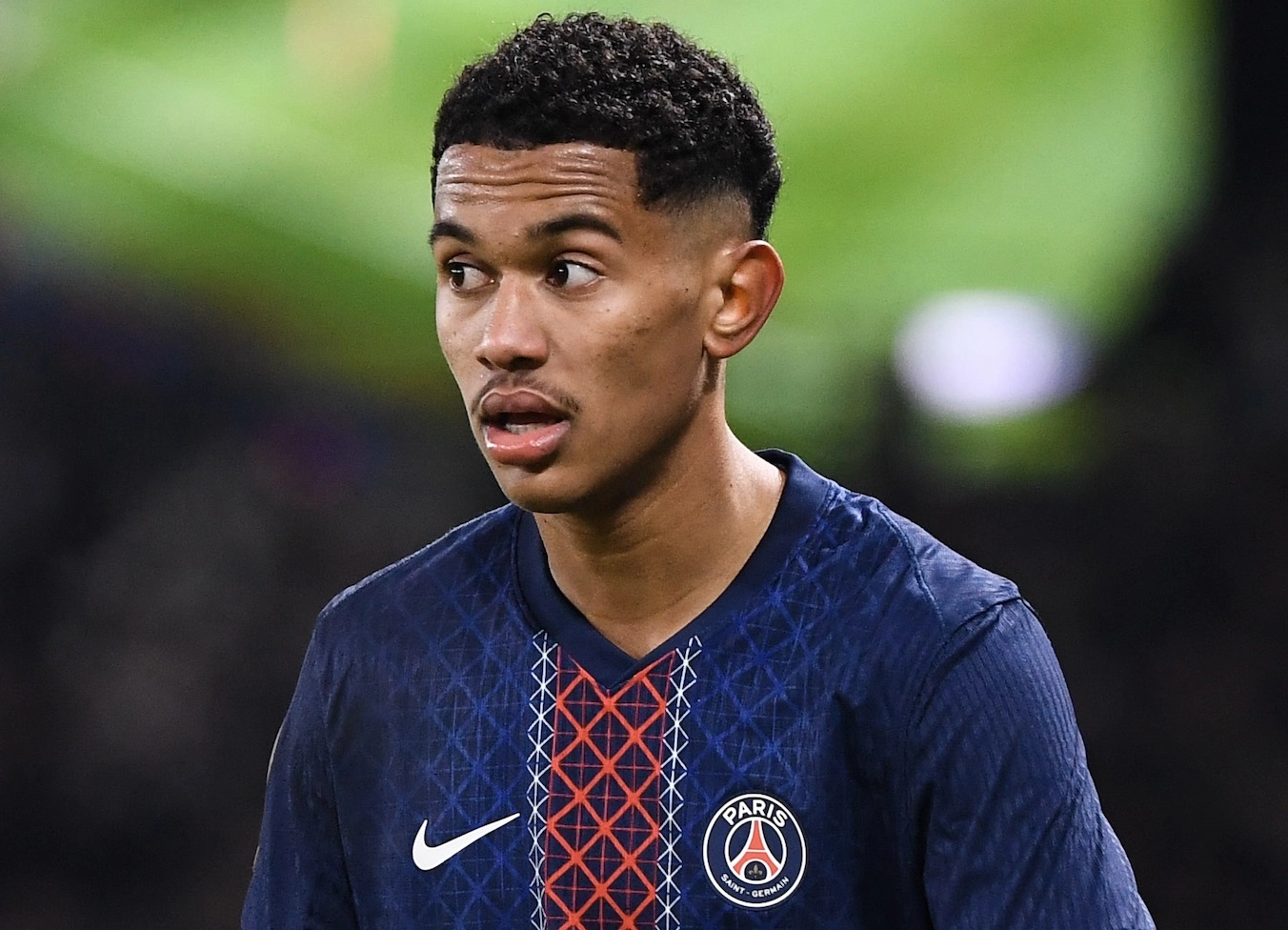 Mercato  PSG : Senny Mayulu, un avenir qui s'obscurcit à Paris ?